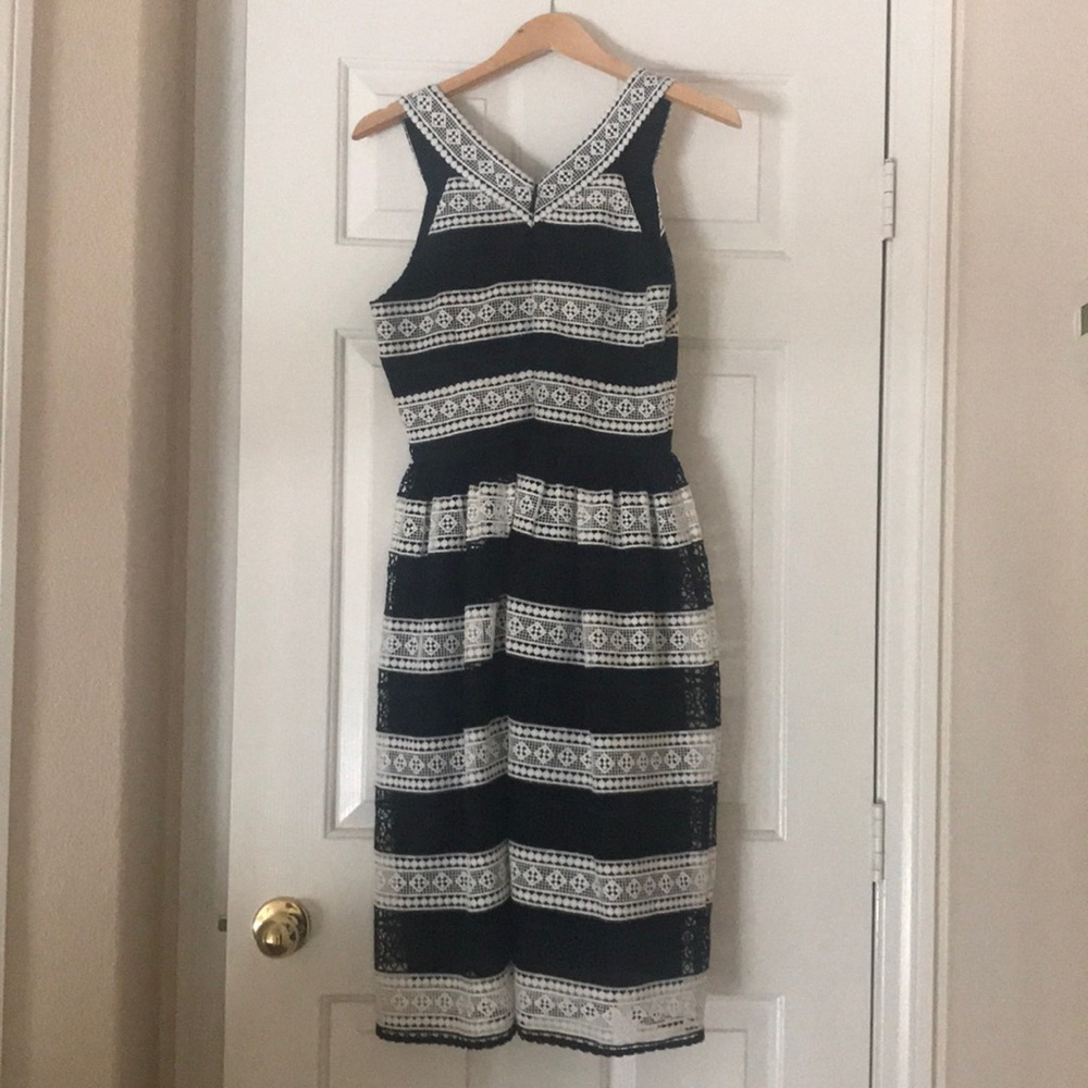 Kate Spade New York Colorblock Lace V-neck Dress 6 - Picture 7 of 8